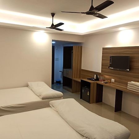 Gods County Hotels & Resorts Tarapith Bagian luar foto