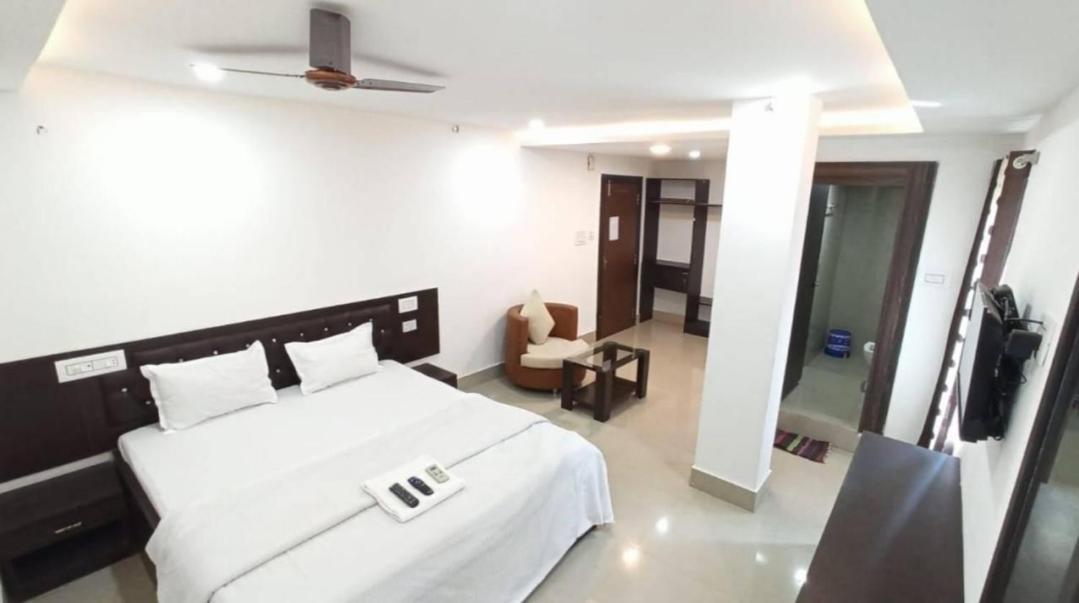 Gods County Hotels & Resorts Tarapith Bagian luar foto