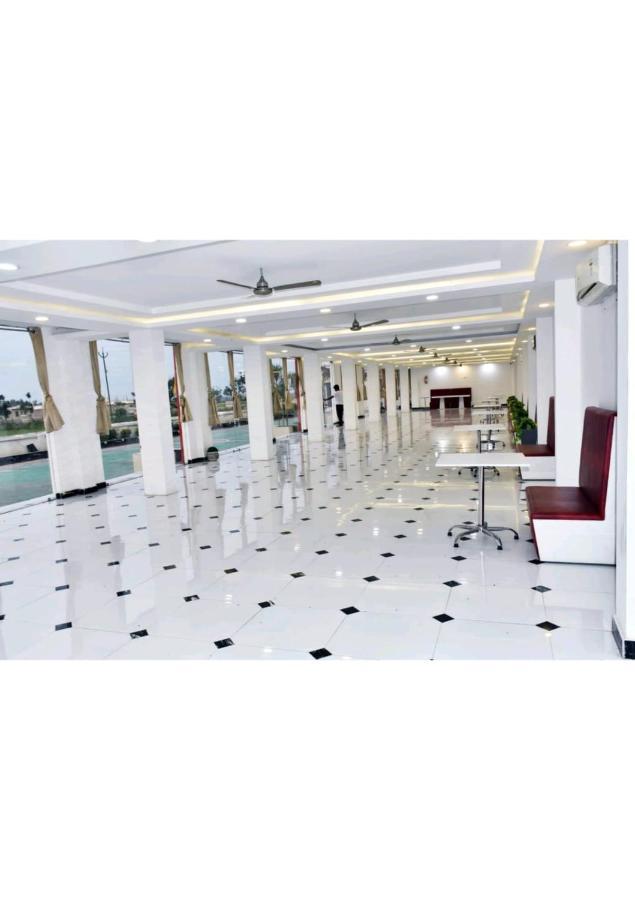 Gods County Hotels & Resorts Tarapith Bagian luar foto