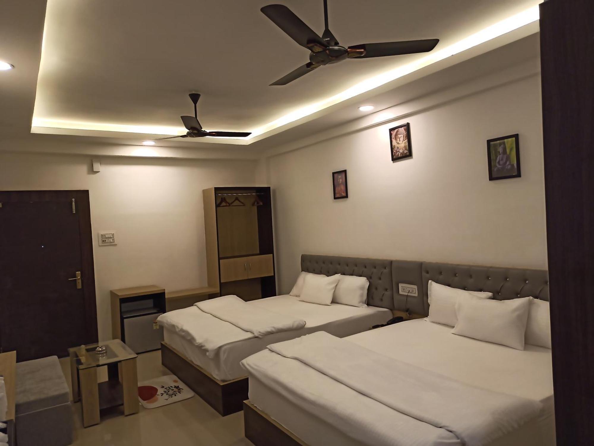 Gods County Hotels & Resorts Tarapith Bagian luar foto